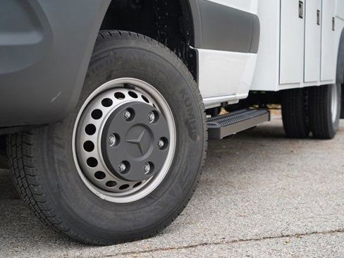 Used 2023 Mercedes-Benz Sprinter 3500 image 13