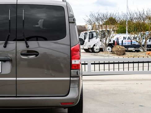 Used 2017 Mercedes-Benz Metris Passenger w/ Driver Efficiency Package image 45