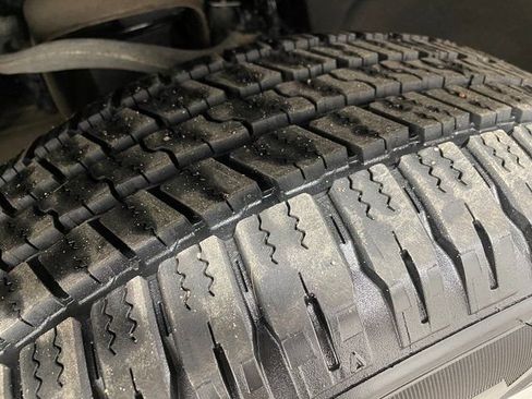 Used 2023 Chevrolet Silverado 1500 Custom image 8