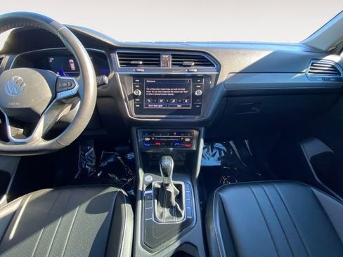 Used 2022 Volkswagen Tiguan SE image 11