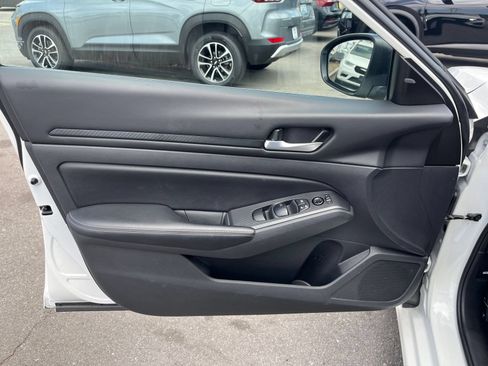 Used 2025 Nissan Altima 2.5 SV FWD image 18