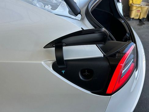 Used 2021 Tesla Model 3 Long Range AWD/4WD image 31