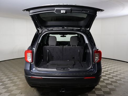 Used 2022 Ford Explorer XLT image 13