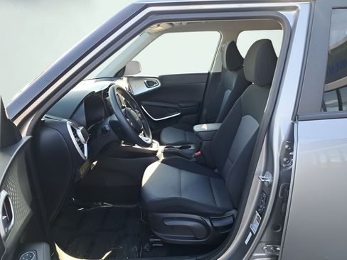 Used 2023 Kia Soul LX w/ Option Group 015 FWD image 10