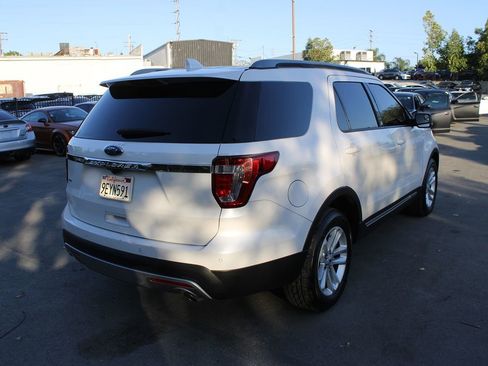 Used 2016 Ford Explorer XLT w/ Equipment Group 202A FWD image 7