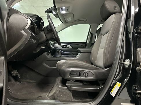 Used 2019 Chevrolet Traverse LT image 18