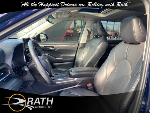 Used 2022 Toyota Highlander Limited image 11