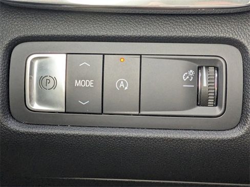 Used 2025 GMC Acadia Elevation image 25