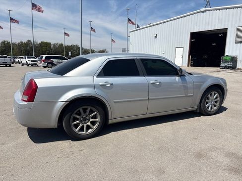 Used 2007 Chrysler 300 Touring L RWD image 12