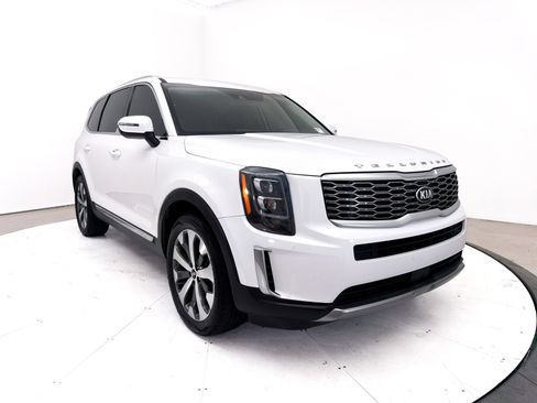 Used 2021 Kia Telluride EX w/ EX Premium Package AWD/4WD image 13
