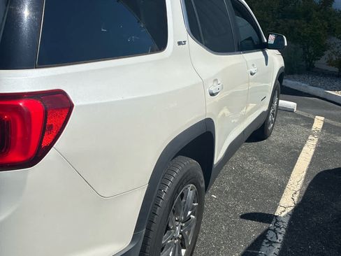 Used 2017 GMC Acadia SLT FWD image 3
