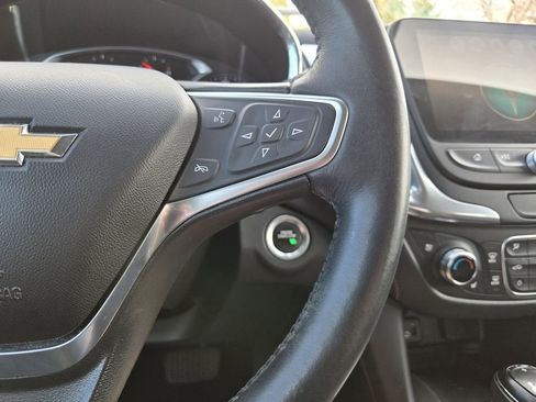 Used 2018 Chevrolet Equinox Premier image 16