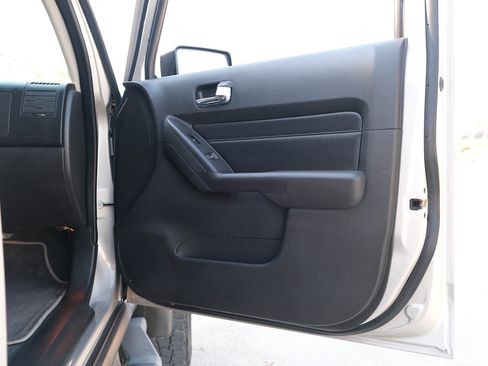 Used 2009 HUMMER H3T Alpha image 24