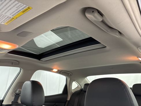 Used 2019 INFINITI Q70 Luxe image 15