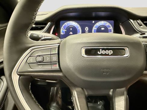 New 2025 Jeep Grand Cherokee Limited w/ Black Appearance Package image 30