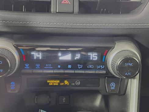 Used 2022 Toyota RAV4 XLE image 26