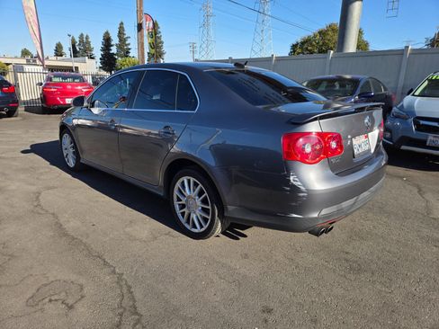 Used 2006 Volkswagen Jetta GLI FWD image 2