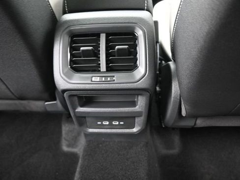 New 2026 Volkswagen Taos SE image 25