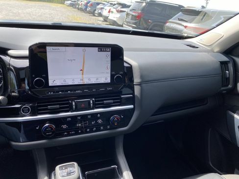 Used 2024 Nissan Pathfinder SL w/ SL Premium Package image 13