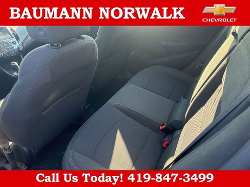 Used 2017 Chevrolet Cruze LT image 26