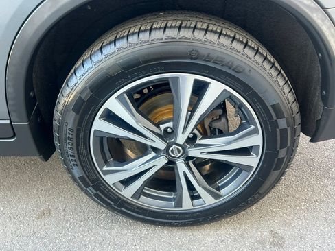 Used 2019 Nissan Rogue SV w/ Sun & Sound Touring Package AWD/4WD image 11