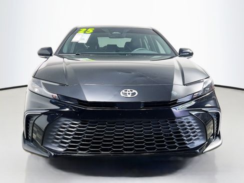 Used 2025 Toyota Camry SE w/ Convenience Package FWD image 11