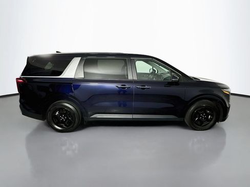 Used 2025 Kia Carnival FWD image 8
