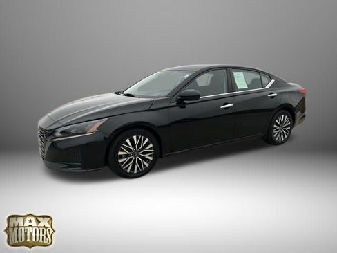 Used 2023 Nissan Altima 2.5 SV image 3