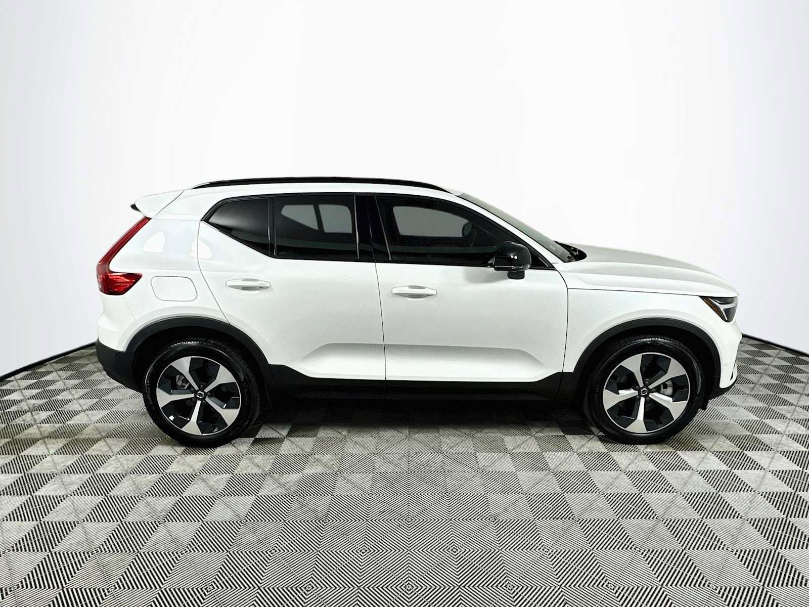 Used 2026 Volvo XC40 B5 Plus w/ Protection Package Premier AWD/4WD image 8