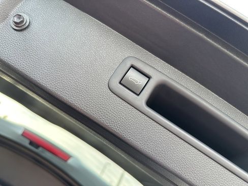 Certified 2023 Toyota Highlander XLE image 36