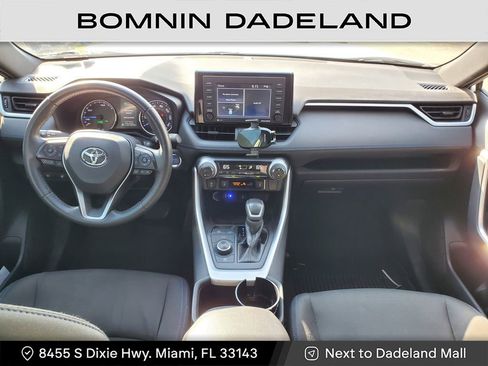 Used 2022 Toyota RAV4 SE image 13