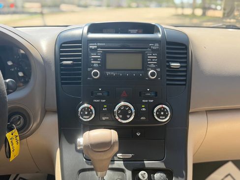 Used 2014 Kia Sedona LX FWD image 30
