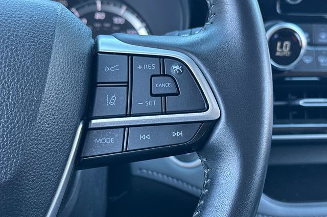 Used 2024 Toyota Highlander LE AWD/4WD image 28