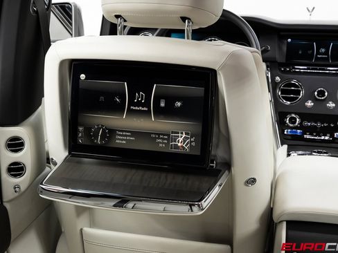 Used 2021 Rolls-Royce Cullinan image 25