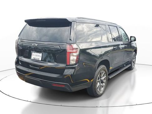 Certified 2023 Chevrolet Suburban Z71 w/ Luxury Package AWD/4WD image 4