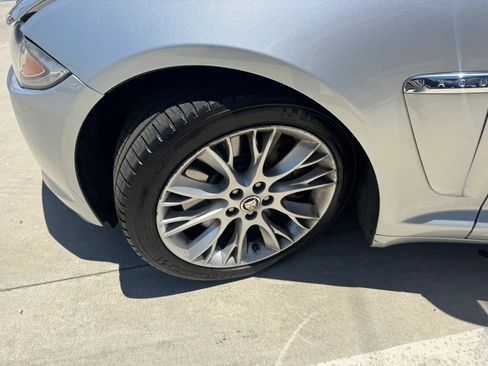 Used 2012 Jaguar XF RWD image 28
