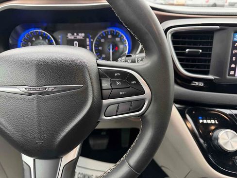 Used 2023 Chrysler Voyager LX image 23