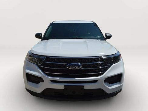 Used 2020 Ford Explorer XLT AWD/4WD image 2