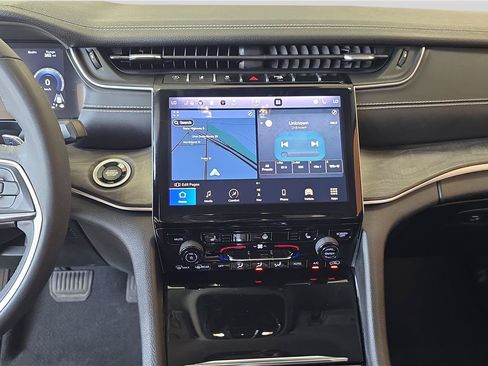 Used 2023 Jeep Grand Cherokee Limited AWD/4WD image 22