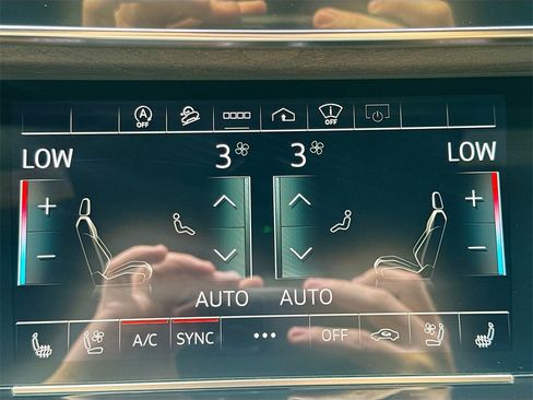 Used 2021 Audi Q8 Prestige w/ Prestige Package image 17