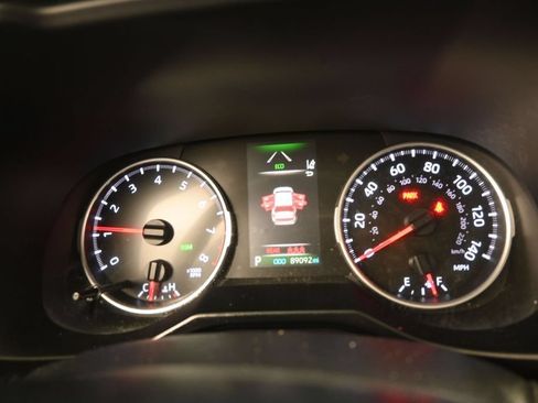 Used 2020 Toyota RAV4 LE FWD image 11