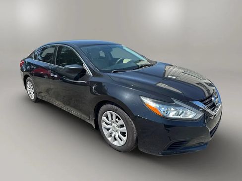 Used 2017 Nissan Altima 2.5 S w/ Power Driver Seat Package FWD image 7