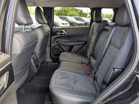 Used 2025 Mitsubishi Outlander SE AWD/4WD image 30