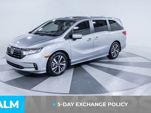 Used 2024 Honda Odyssey Touring image 3