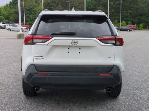Used 2021 Toyota RAV4 LE FWD image 5