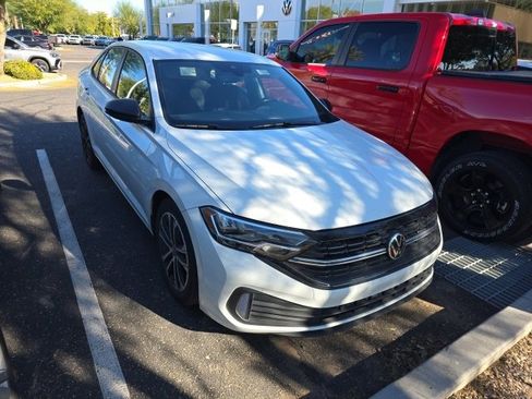 Used 2023 Volkswagen Jetta Sport image 2