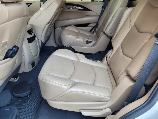 Used 2019 Cadillac Escalade Platinum AWD/4WD image 18