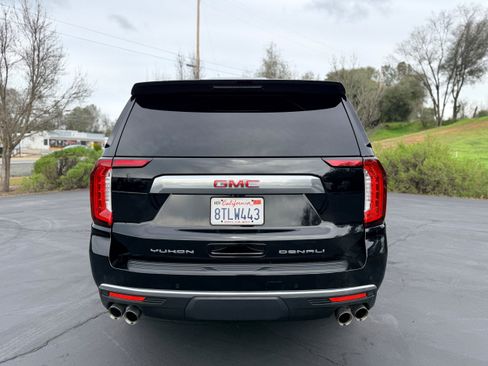 Used 2021 GMC Yukon XL Denali w/ Denali Premium Package image 7