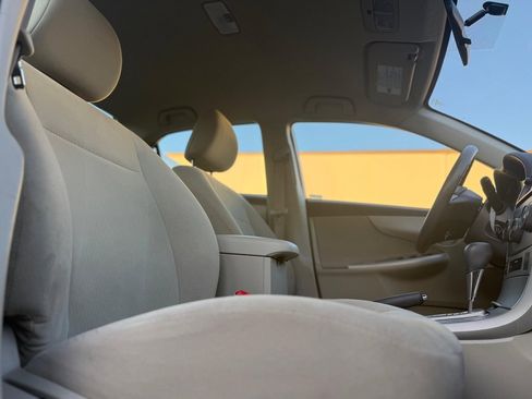 Used 2013 Toyota Corolla LE FWD image 14