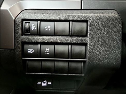 Certified 2025 Toyota Tacoma SR5 AWD/4WD image 31